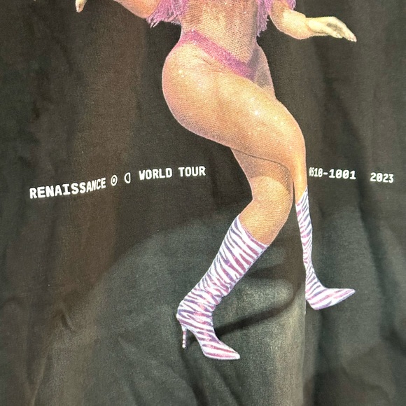 Beyoncé Renaissance Tour Merch NEWEST Pink T-shirt - Picture 3 of 6